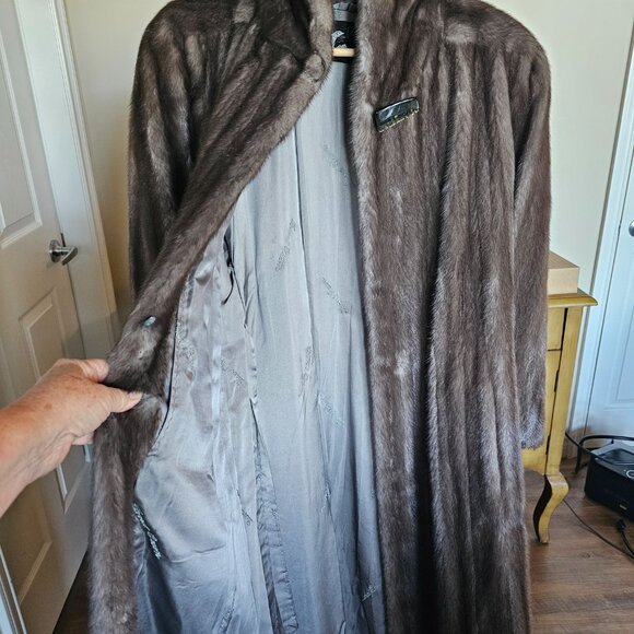 Full length mink coat - Picture 3 of 5